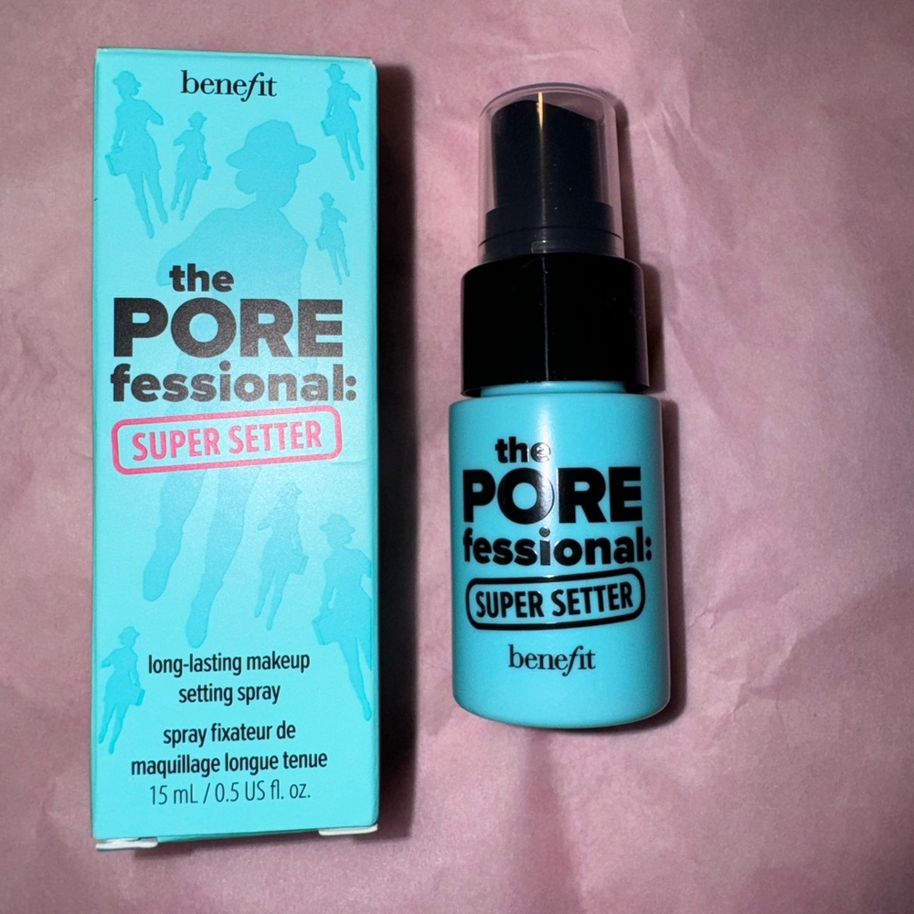 The POREfessional: Super Setter 
Long-lasting makeup setting spray, Sample Size
